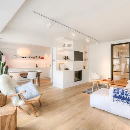 Apartment Unique High End Apt On Fantastic Location
