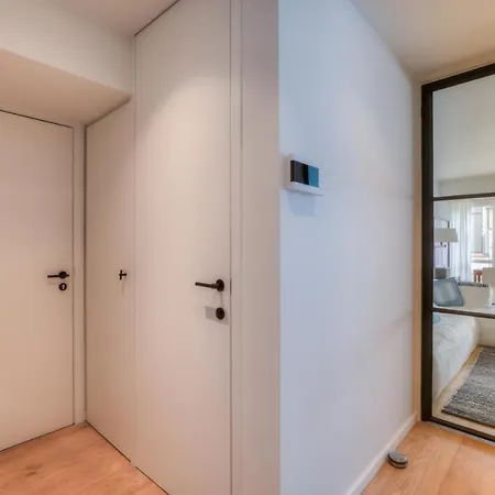 Unique High End Apt On Fantastic Location Apartment
